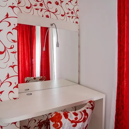 Summerland Nikos Apartment Mamaia