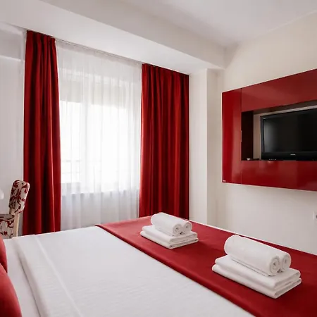 Summerland Nikos Mamaia