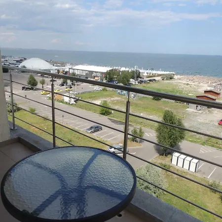 Summerland Nikos Apartment Mamaia